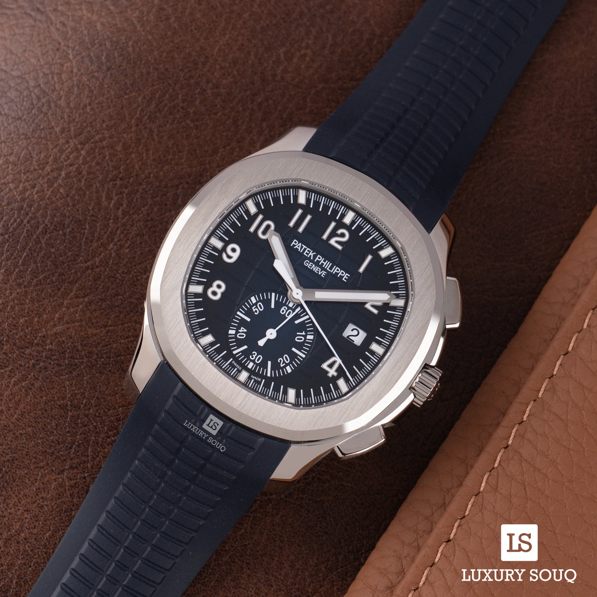 Patek Philippe Aquanaut 5968G-001 Blaues Zifferblatt Flyback Chronograph 42,2 mm 18 Karat Weißgold Mitternachtsblaues Kautschukarmband