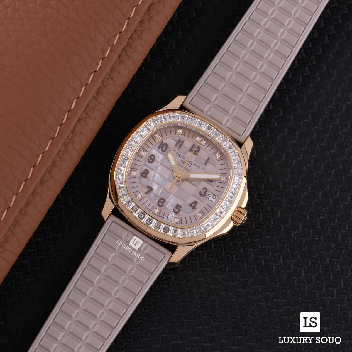 Patek Philippe Aquanaut 5072R-001 Luce Beige 18K Rose Gold MOP Dial – additional product photo 3