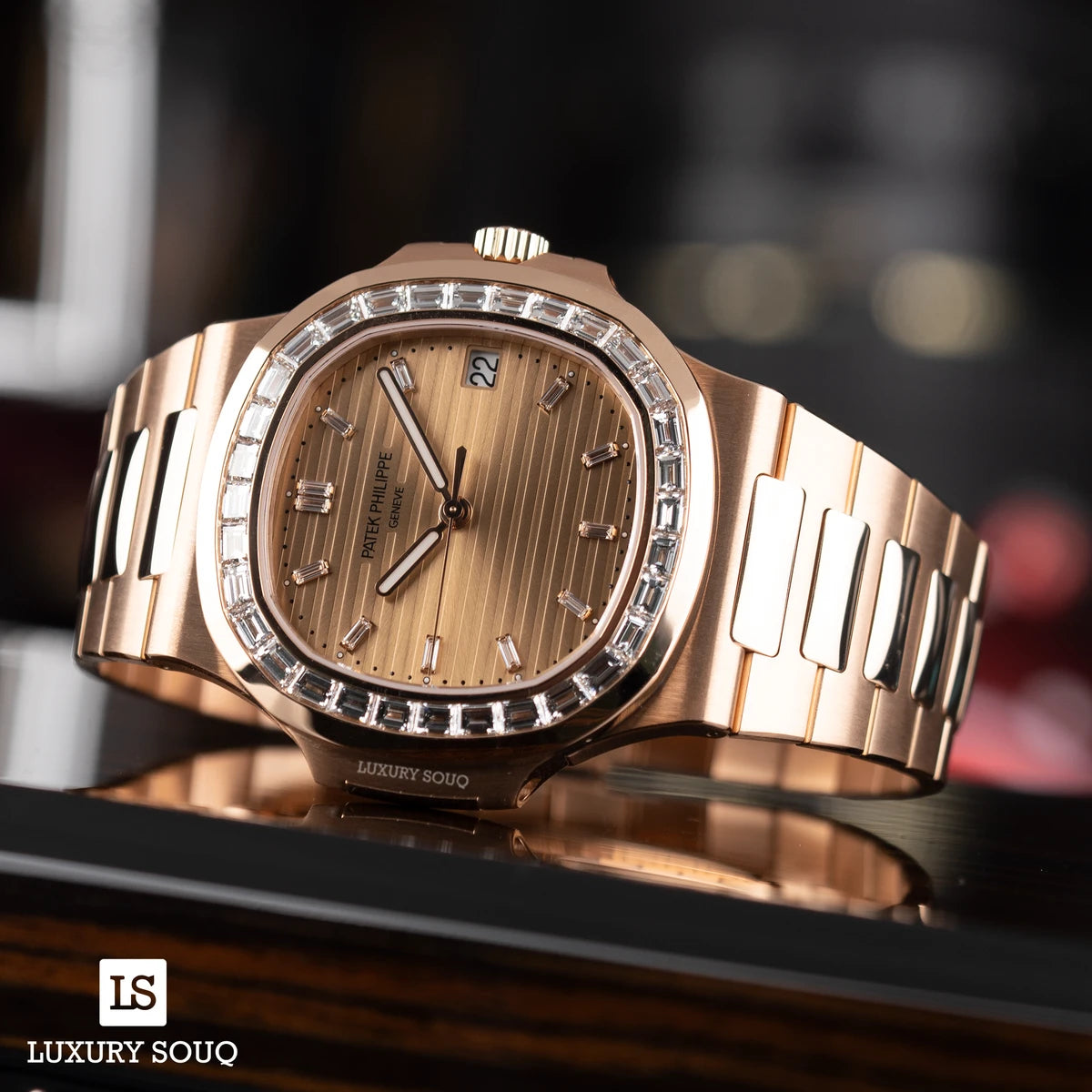 Patek Philippe Nautilus 5723/1R-001 18K Rose Gold 40mm Champagne Dial Mens Watch – additional product photo 2
